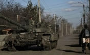 乌军增兵巴赫穆特 泽连斯基表示，他是在与乌军方人员协商后做出了这一决定