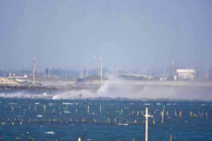 台F16V战机坠海影像首度曝光 下落时激起大量水花