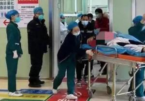 武汉一所医院发生伤医案 现场3位奶爸按住了嫌疑人