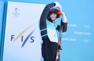 祝贺！谷爱凌夺得自由式滑雪女子大跳台金牌
