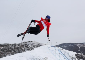 谷爱凌晋级自由式滑雪女子U型场地技巧决赛