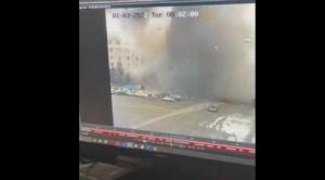 乌克兰哈尔科夫市的政府大楼广场遭炮击