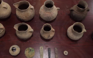 新疆库尔勒发掘出战国时期陶器