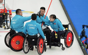三连胜！中国轮椅冰壶队战胜瑞士队