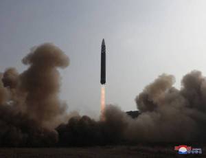 韩军:朝鲜再次试射洲际弹道导弹 韩美外长通话谴责