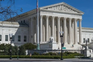 美国多州堕胎禁令生效 司法部长怒怼最高法院