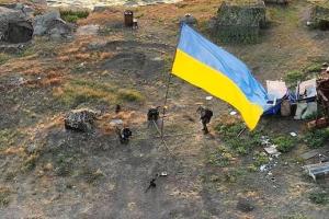 乌克兰在蛇岛升起国旗