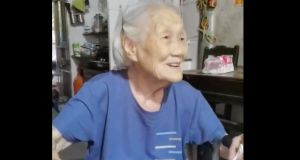 奶奶要长寿啊！102岁外婆害羞说泡泡吹大了太可爱了
