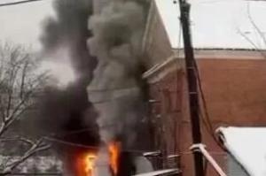莫斯科一仓库大楼发生火灾 已致8死 事故原因查明