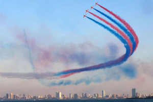 英国皇家空军“红箭”表演队亮相科威特航展