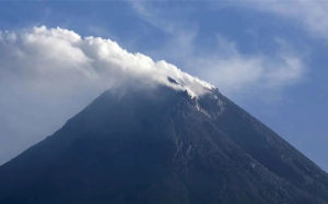 萨尔瓦多火山活动频繁 近万名居民撤离