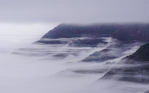 广西桂林：云雾弥漫天湖景区 缥缈如纱环绕山腰