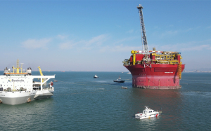 国产最大圆筒型海上油气加工厂启运发往英国