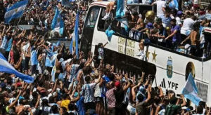 阿根廷冠军游行提前结束 梅西发长文感恩世界杯夺冠