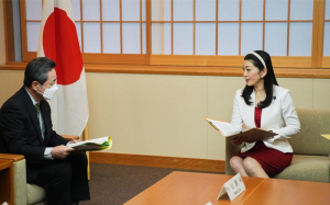 冲绳县议员代表团向日本政府递交和平外交意见书