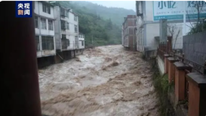 云南昭通暴雨引发山洪致3死1失联 中学有师生被困