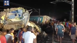 印度奥迪沙邦列车相撞事故已造成233人死亡