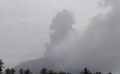 印尼伊布火山喷发 火山灰柱高度达1000米