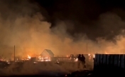 俄罗斯一地民宅起火 过火面积达3000平方米