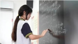 闯进全球数学竞赛12强 姜萍中考621分因何上中专？