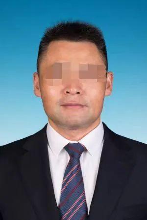 南宁一区长被指车内吻他东谈主老婆 新音书袒露