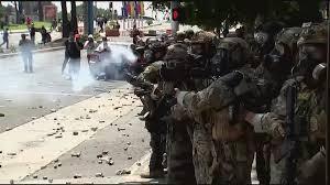 美国加州纽约乱成一锅粥 军警平叛行动引发对峙