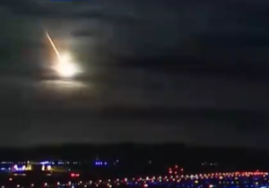 神秘"光球"现身日本多地夜空 气象部门称成因待查