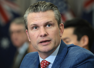 美防长否认下令攻击“运毒船”生还者