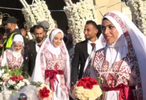 战火暂停 生活重启 加沙废墟上举行集体婚礼