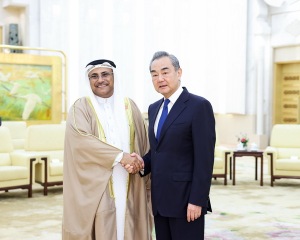 Wang Yi, Arap Parlamentosu Başkanı'yla görüştü