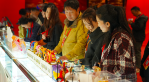 感受祖国发展成就 西藏农牧民合作组织带头人赴京考察团走进国家体育场“鸟巢”