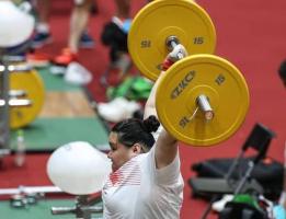 举重——中国队进行首次热身训练