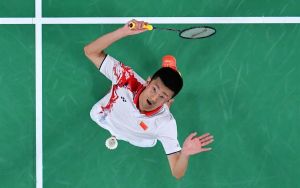 羽毛球男单决赛，谌龙不敌安赛龙无缘金牌