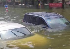 休假突遇河南洪灾，这个战士义无反顾冲在一线！