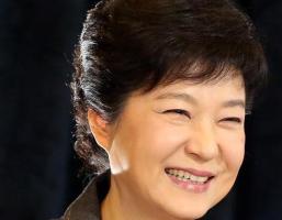 早报|中日航母首次“同框”、朴槿惠被正式释放