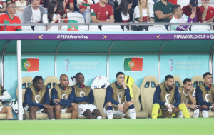 葡萄牙队出局后 主教练回应：不后悔让C罗坐替补席