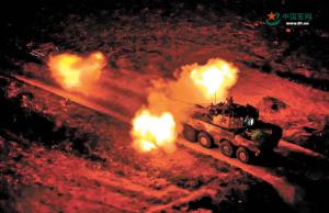 陆军某旅装甲分队开展跨昼夜实弹射击训练