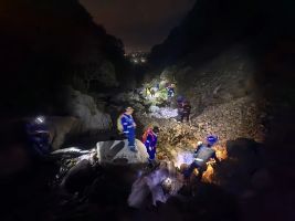 惊险！北京两女子带9岁女童爬野山，深夜被困悬崖