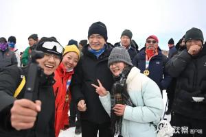 青海省长调研“人生第一座雪山” 推动冰雪经济与生态保护双赢