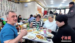 600余名俄罗斯游客饶河迎新年 跨境共庆元旦