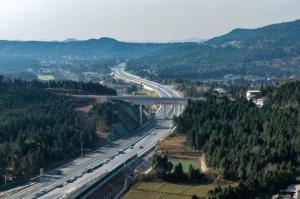 广绵高速扩容项目魏城至梓潼段通车 区域交通格局优化