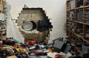 德国一银行遭窃，窃贼从外墙钻孔进入金库 巨额财物失窃震动社区