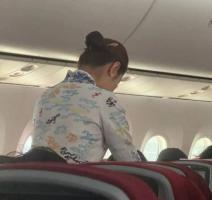 海航客服称空姐戴长发簪无安全隐患 安全与美观并重