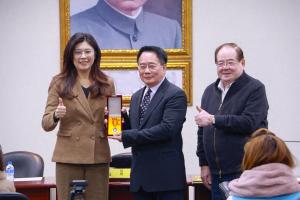 侯汉廷感慨：国民党变了 终于懂得珍惜战将