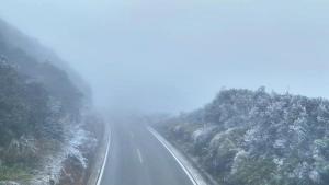盘州老黑山冰雪晶莹宛如仙境 冬日独特风景