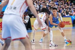 失误频频 北汽男篮赛季首遭连败 第二节成转折点