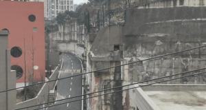 聋哑老人踩空井盖被困涵洞获救 消防紧急救援