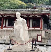 华清池贵妃裸体出浴雕像被指不雅 引发网友热议