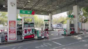 68升油箱被加74升油 车主质疑 加油量超油箱容量