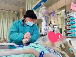 汽运公司回应老伯每天跨海看望老伴 开通绿色通道免车费